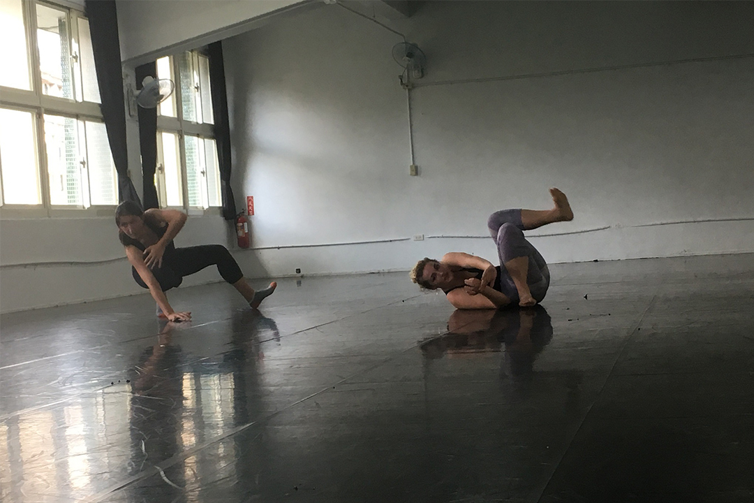 Seniors Marlee Grant (right) and Hana Springer (left) during rehearsal in Taiwanese choreographer I-Fen Tung’s studio.