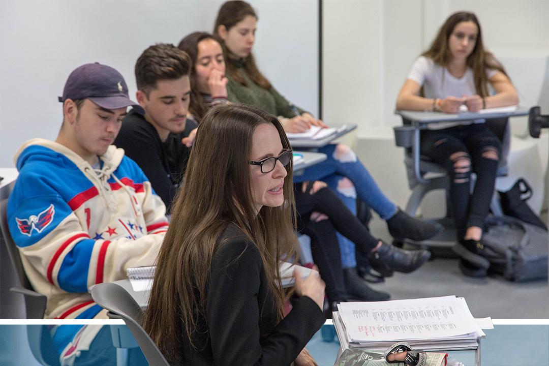 Stephanie Travis' (foreground) in class with freshmen (left to right) Jamie Oakley, Jason Katz, Bailee Weisz and Kimmie Krane
